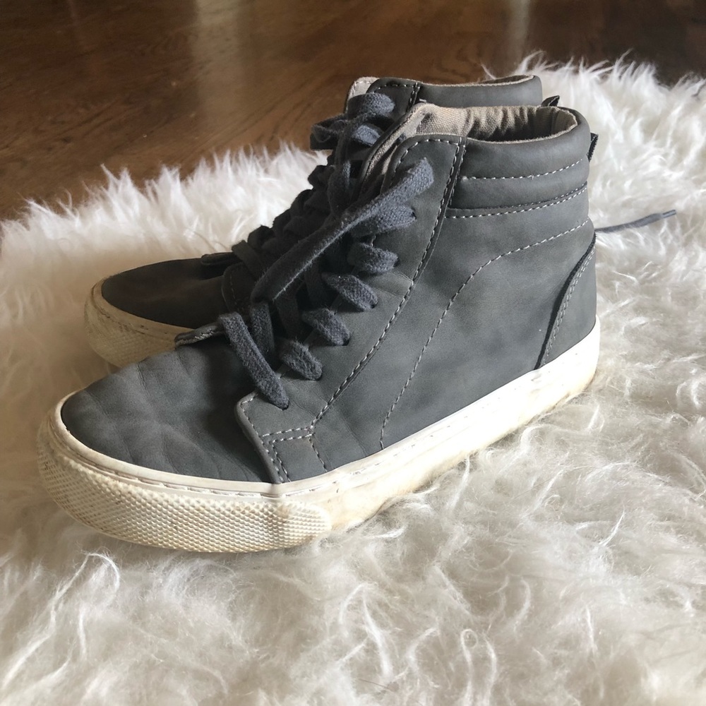 Old Navy sneaks🦊 - Picture 1 of 6
